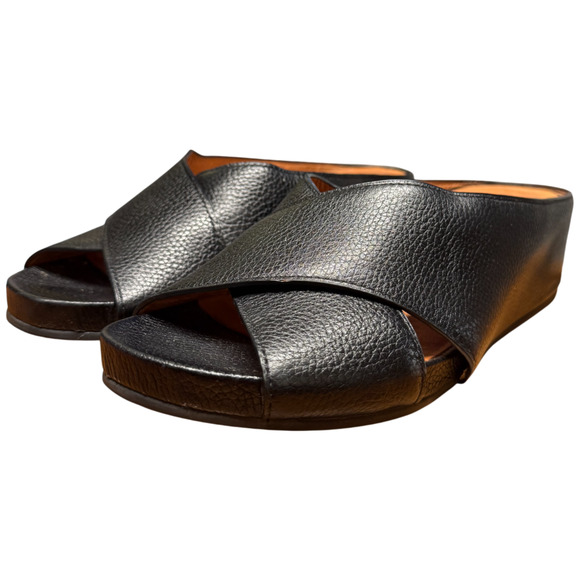 Gentle Souls by KENNETH COLE Gisele Women 9 Black Leather Slip On Sandals X-Band - Picture 7 of 12